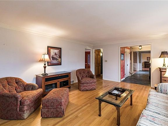 4th image of 602 Churchill Ct