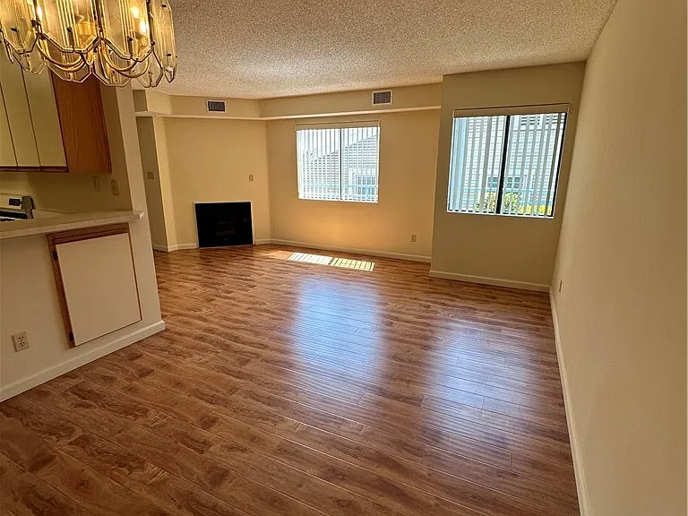 420 Milford St #F — Photo 10