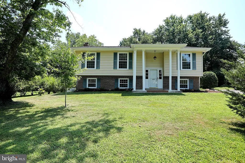 9287 Windsor Dr photo 1