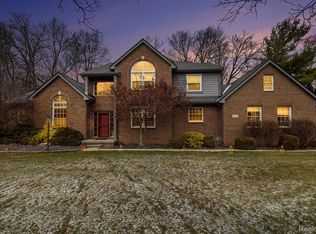 6829 Woodcrest Rdg, Clarkston, MI 48346