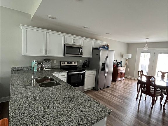 5th image of 894 McFadin Station St