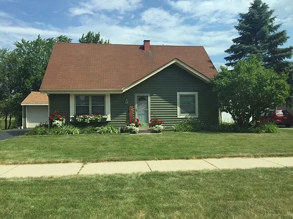 182 Chestnut Ridge Dr, Hartland, WI 53029
