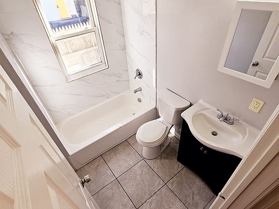 4th image of 10 Tillinghast St #2B