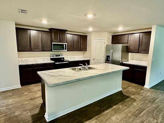 4th image of 2172 Carolina Court Grn
