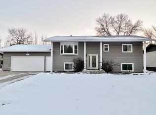 1607 5th St SE, Minot, ND 58701