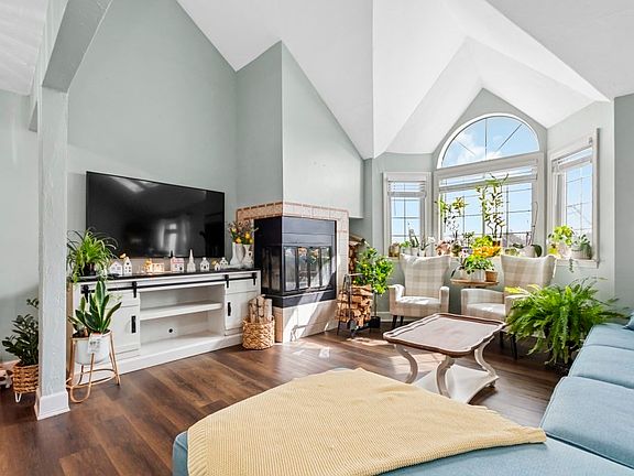 2nd image of 121 Tall Oaks Dr Unit E