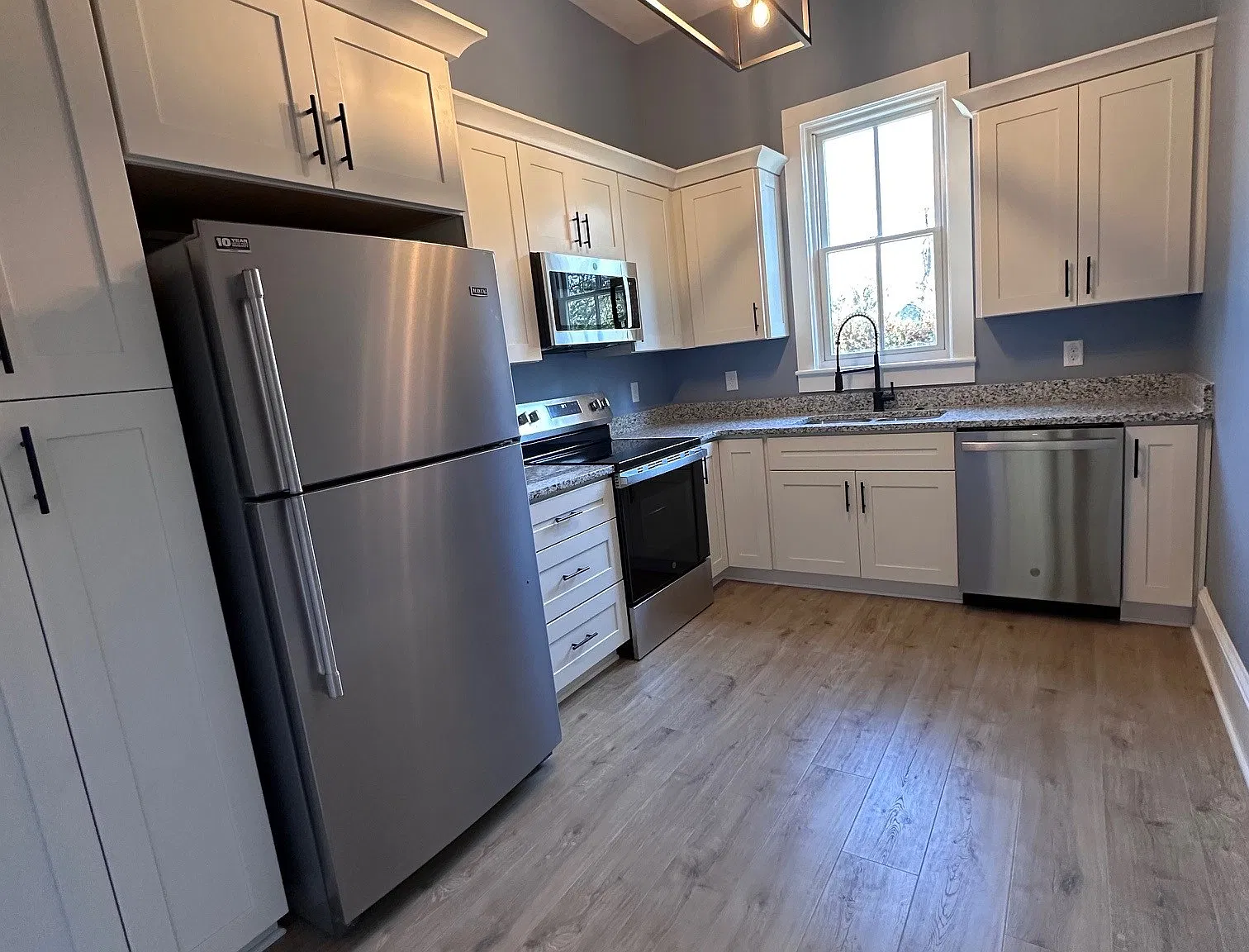 1 bed, 950 sqft, $1,299 — Photo 2