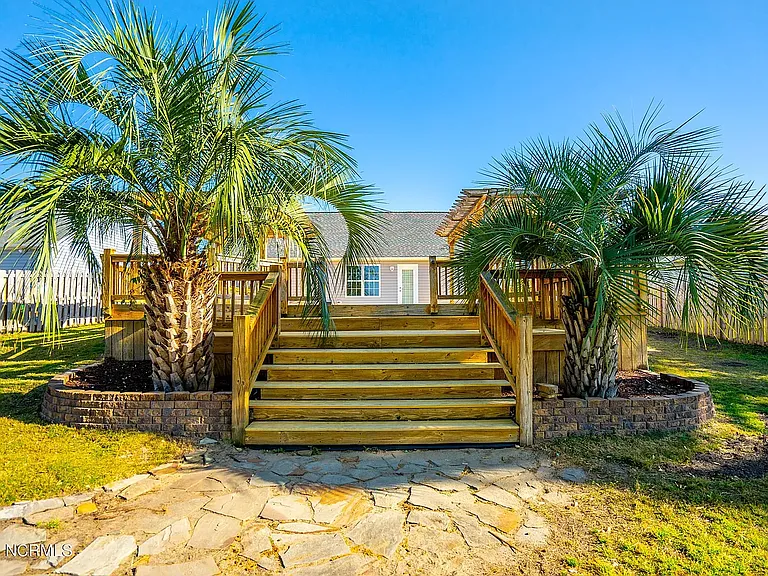 724 Hillside Dr — Photo 18