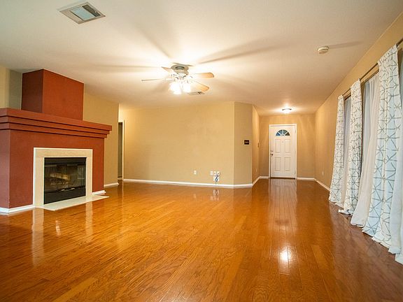 5th image of 2214 Milan Dr