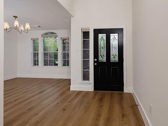 4th image of 122 S Abram Cir
