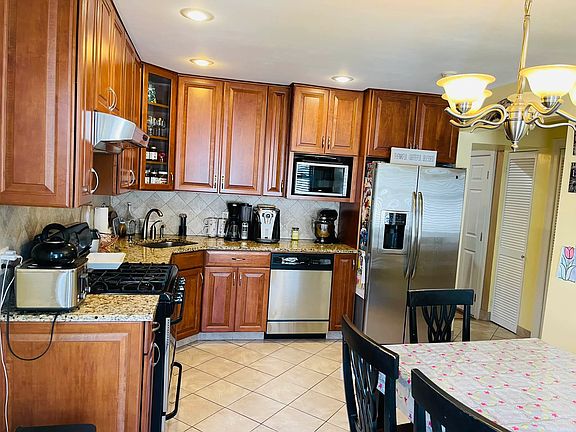 2nd image of 1427 Crosby Ave