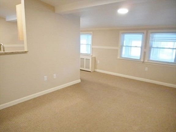 3rd image of 53R Grimshaw St #C