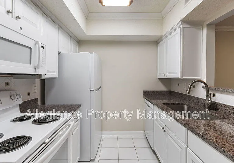 5505 Seminary Rd #110N — Photo 3