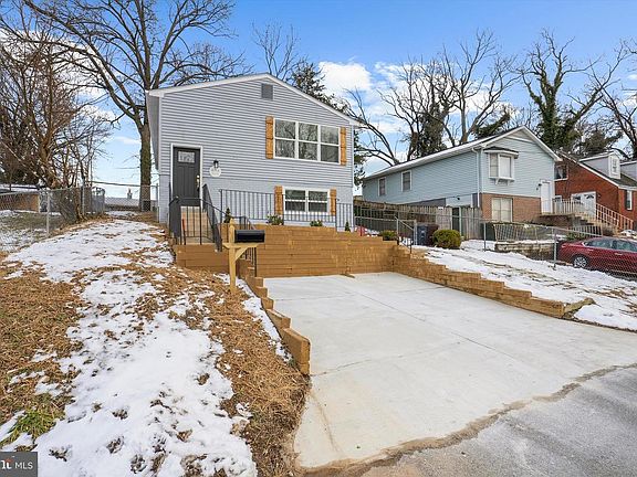 3rd image of 604 Elfin Ave