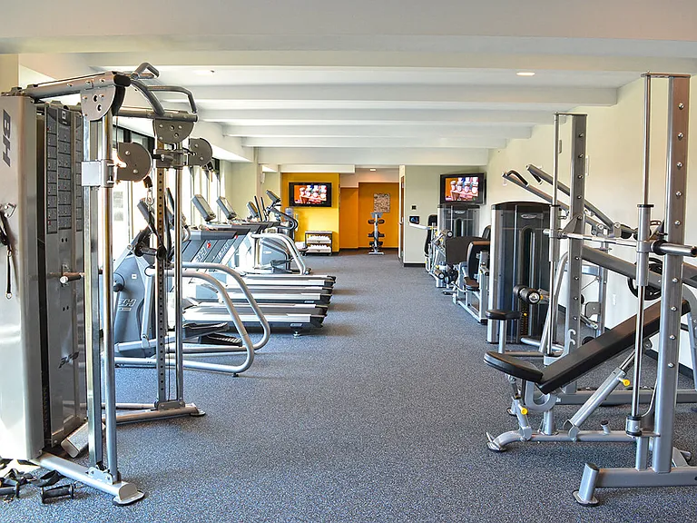 5300 Centre — Photo 6