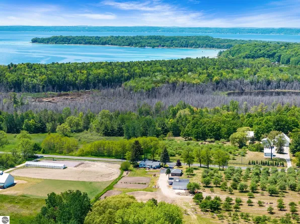 14792 Peninsula Dr, Traverse City, MI 49686