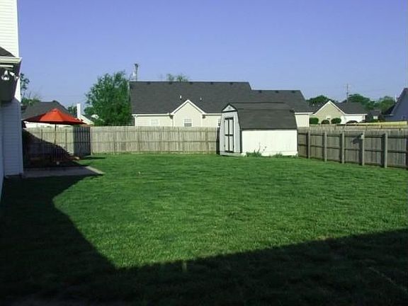 Fenced back yard--storage shed w/ electricity, lawn is pest/weed controlled