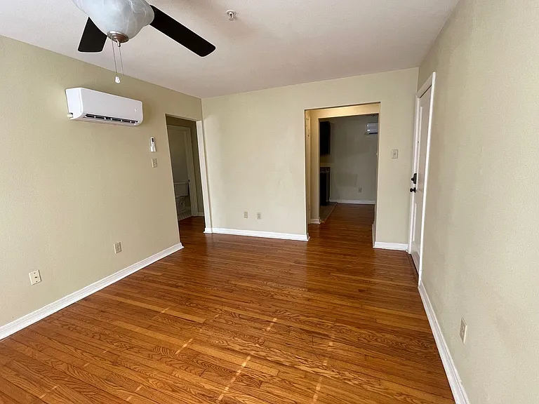 1406 Broadway St — Photo 12