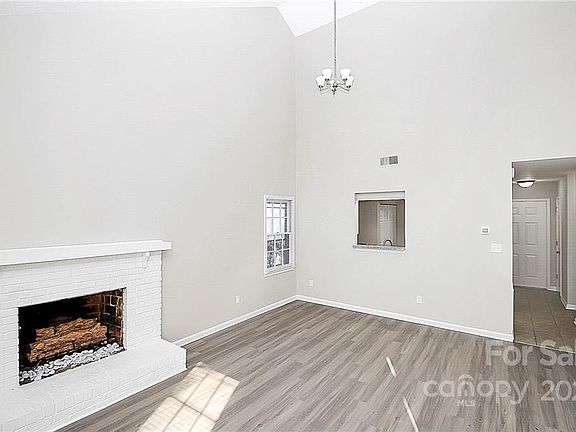 5th image of 6544 Point Comfort Ln