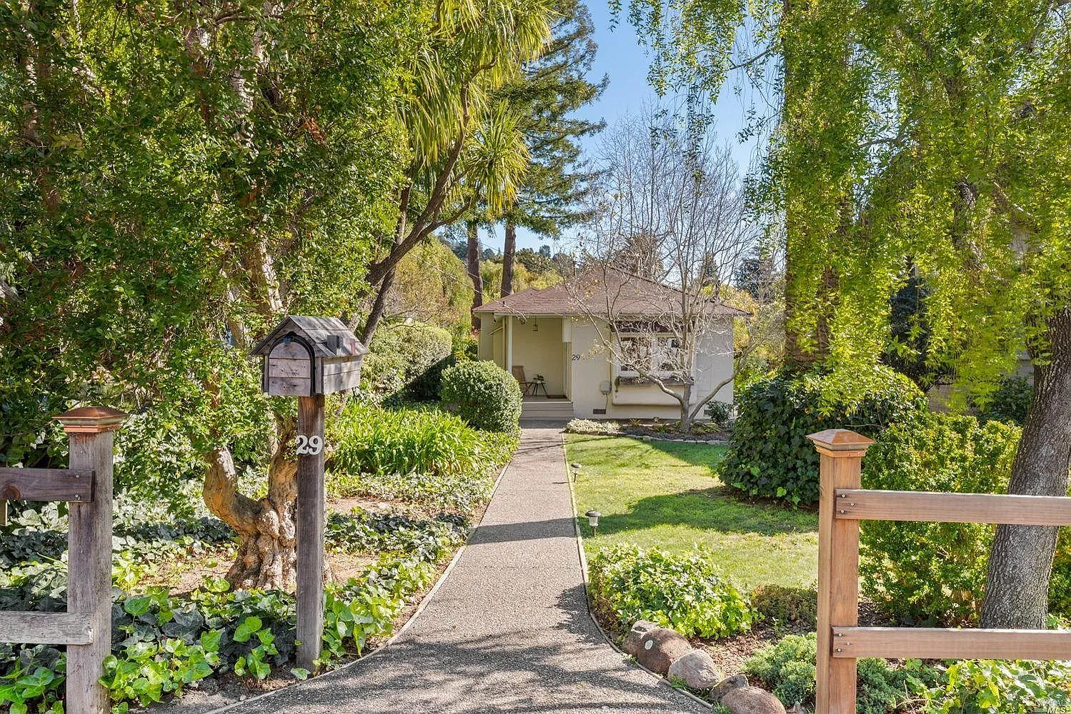 29 Walnut Ave photo 1