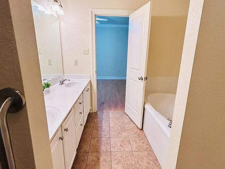 4848 Windsor Village Dr #63 — Photo 7
