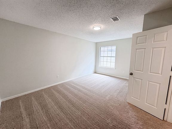4th image of 317 Riverwalk Ln