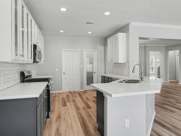 5th image of 22310 Lamaster Ln