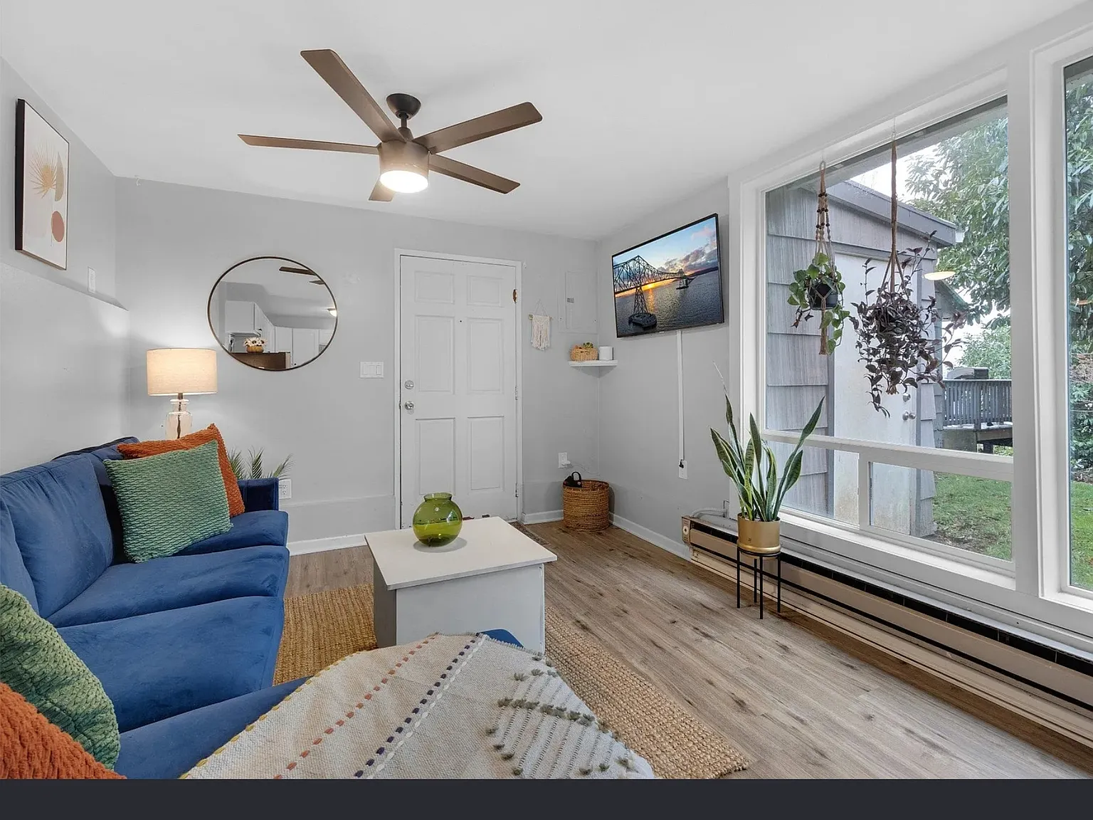3 bed, 1250 sqft, $2,700 — Photo 4