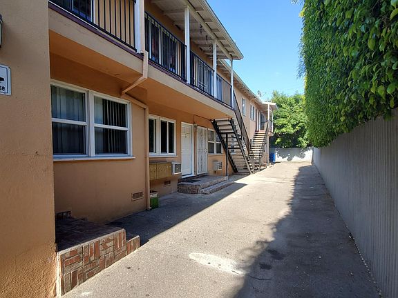 2nd image of 1306 N Las Palmas Ave