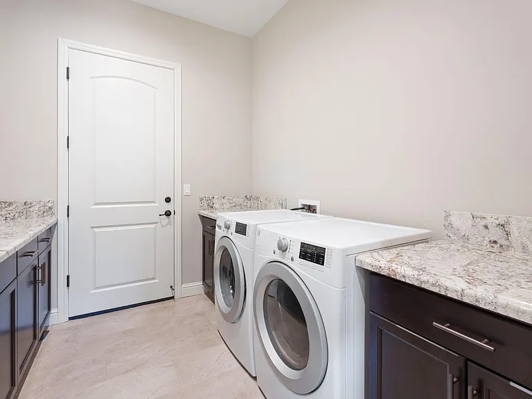 822 Overstone Ave — Photo 17