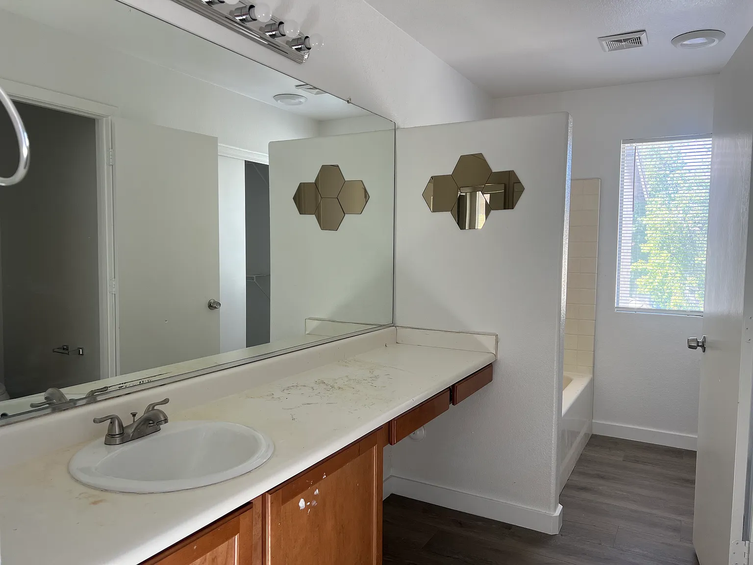 4 bed, 1634 sqft, $1,950 — Photo 2