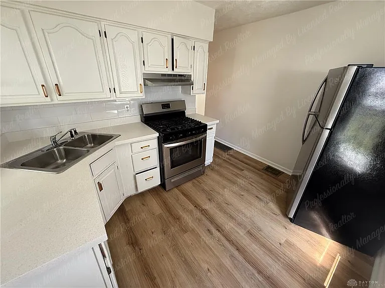 1261 Malden Ave — Photo 7