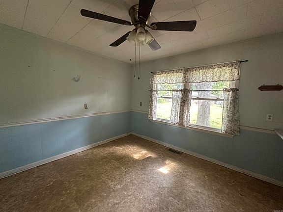 5th image of 106 N Stephan Ln