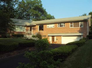 900 Londonderry Ct, Schenectady, NY 12309