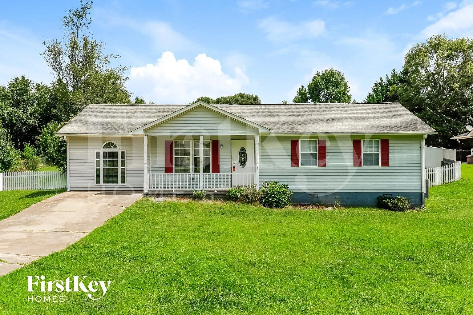 3 bed, 2.0 bath, 1100 sqft, $2,005 — Photo 1