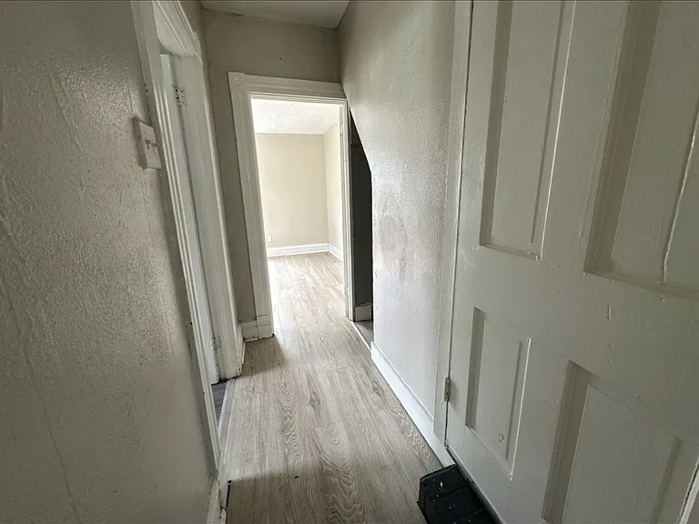 519 Lyndal St — Photo 3