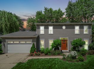 5592 Ranier Dr, Lisle, IL 60532