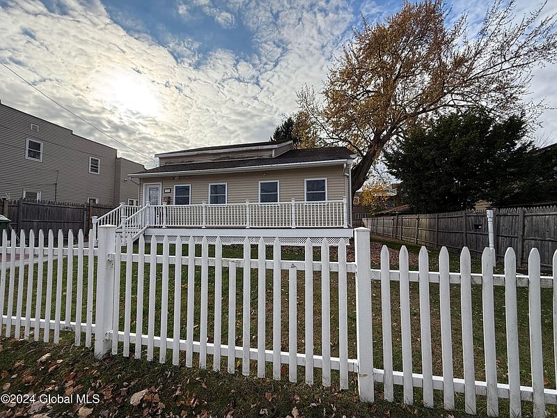 3rd image of 102 Heartt Avenue