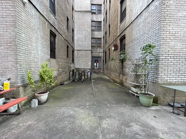 897 Empire Boulevard image 21 of 21