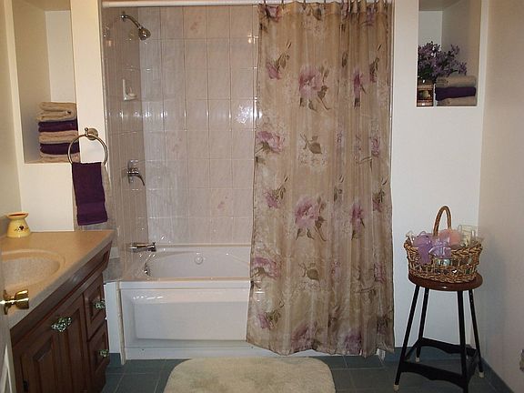 bath with jacuzzi tub