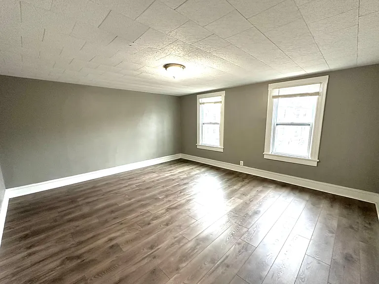 679 Linden St — Photo 12