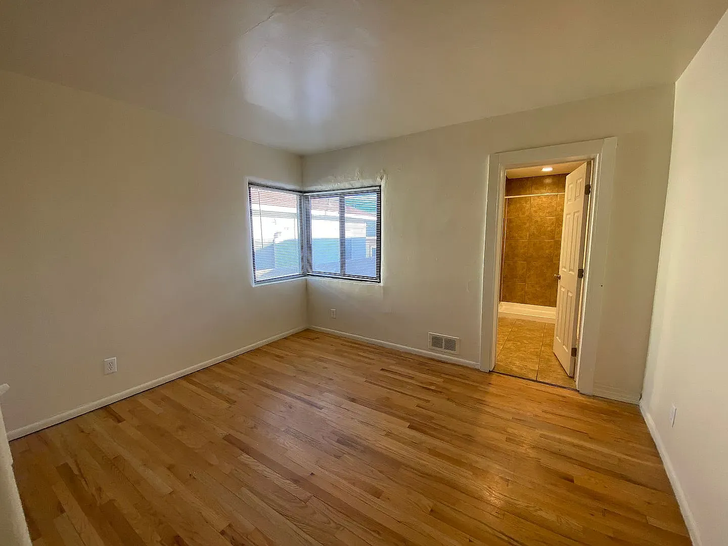 3 bed, 1850 sqft, $650 — Photo 3