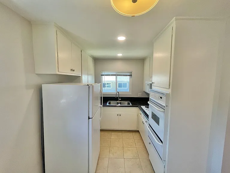 FOOTHILL VILLAGE — Photo 74