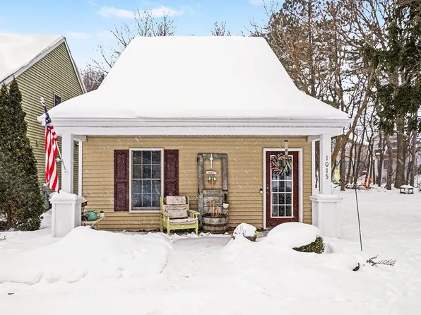 1015 Moreland St, Grand Haven, MI 49417