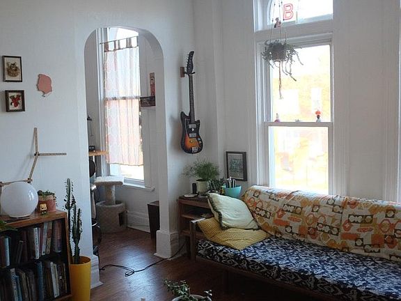 2nd image of 3341 W Le Moyne St #2