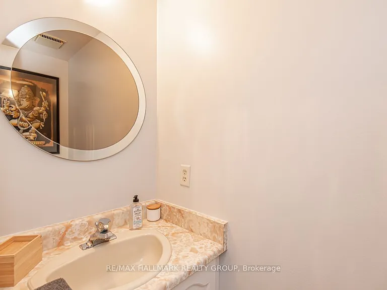 18 Hesse Cres — Photo 13
