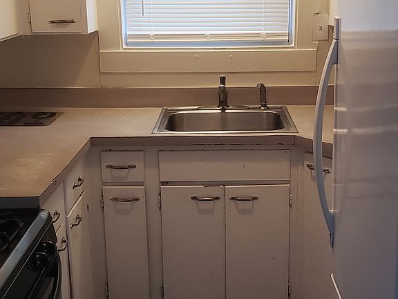 5th image of 709 E Grand Blvd