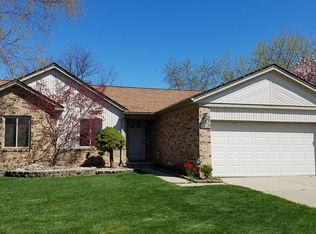 15723 Hemlock Dr, Macomb, MI 48044