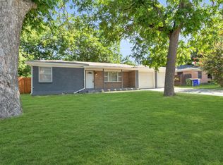 7833 Whitney Dr, White Settlement, TX 76108