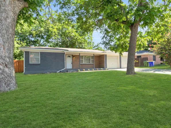 7833 Whitney Dr, White Settlement, TX 76108